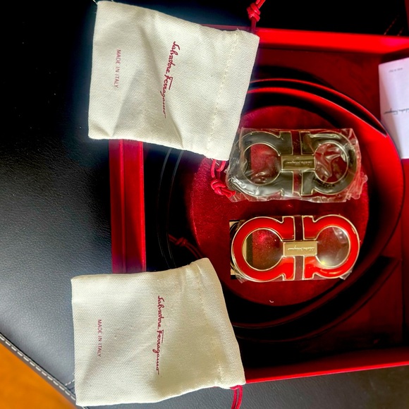 Salvatore Ferragamo Mens reversible Belt black and red with 2x Buckles - Picture 4 of 4